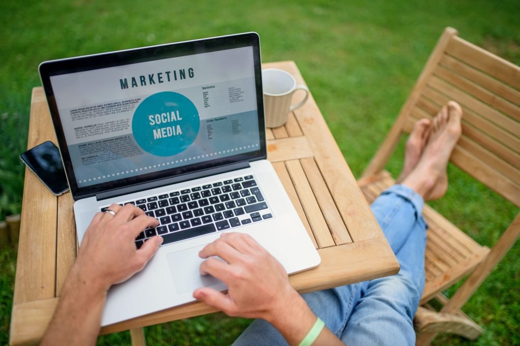 Organic vs Paid Social Media Marketing: Which Performs Better?